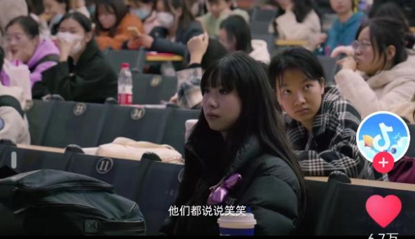 00后聋人女孩冲上热榜！宿舍手语聊八卦能有多快乐