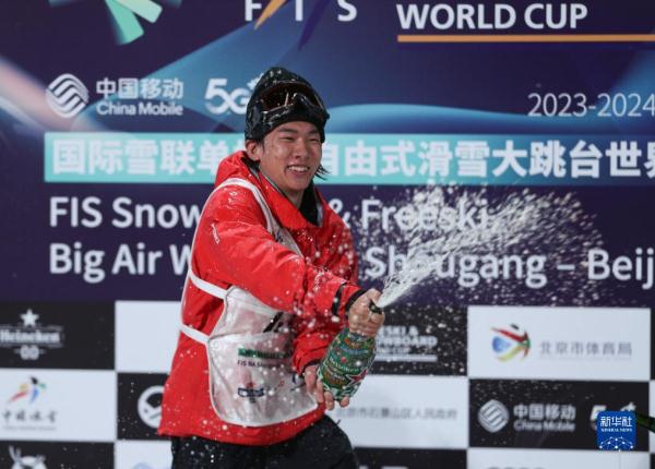 单板滑雪——大跳台世界杯:苏翊鸣夺得冠军 单板滑雪——大跳台世界杯:苏翊鸣夺得冠军