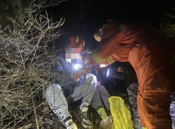 朋友圈“极光”刷屏,为拍罕见一幕不幸被困山中 朋友圈“极光”刷屏,为拍罕见一幕不幸被困山中