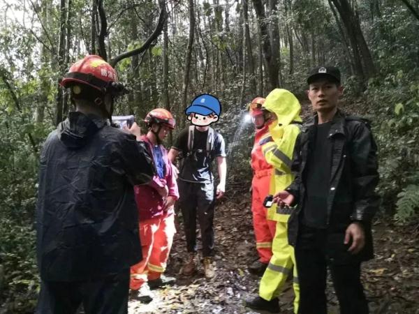 朋友圈“极光”刷屏,为拍罕见一幕不幸被困山中 朋友圈“极光”刷屏,为拍罕见一幕不幸被困山中