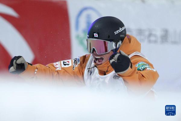 单板滑雪——大跳台世界杯:苏翊鸣夺得冠军 单板滑雪——大跳台世界杯:苏翊鸣夺得冠军