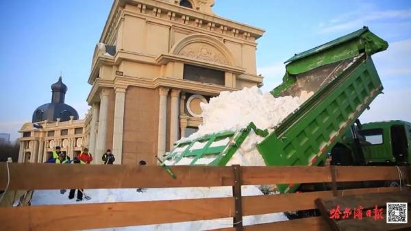 堆雪!开建!哈尔滨“头牌网红”大雪人今年邀请了新朋友! 堆雪!开建!哈尔滨“头牌网红”大雪人今年邀请了新朋友!