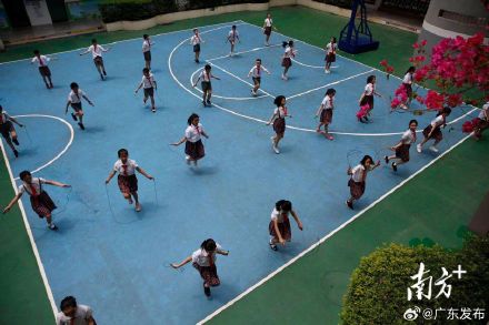 明年起深圳小学初中每天1节体育课 明年起深圳小学初中每天1节体育课