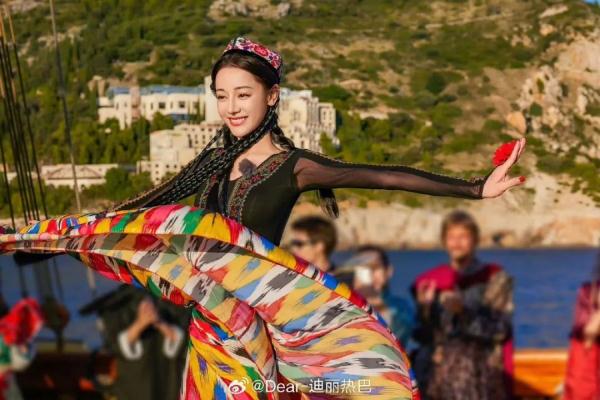 外交部发言人点赞迪丽热巴！网友：这才是公众人物真正的意义