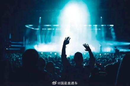 如何判定假唱？半开麦算不算假唱？