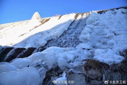 昌平出现罕见气泡冰景观