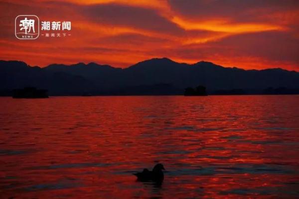太惊艳!西湖边又现绝美晚霞…浙江多地气温冲向20℃,大回暖即将开始 太惊艳!西湖边又现绝美晚霞…浙江多地气温冲向20℃,大回暖即将开始