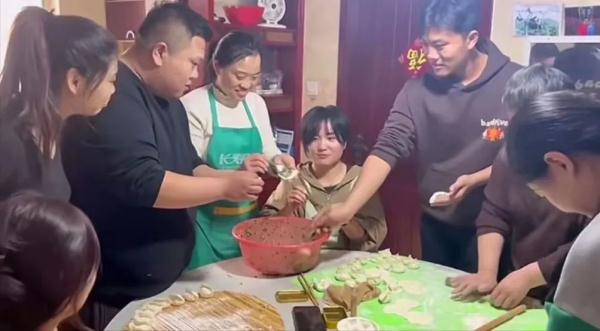 “亿万富翁”之子解清帅账号一夜涨粉超百万：怕被人利用