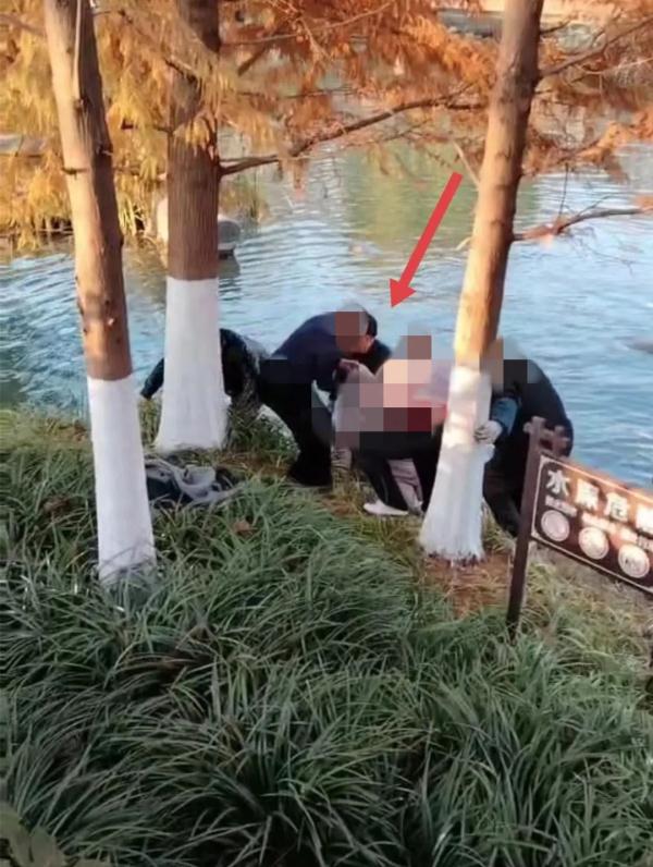 生死时刻！59岁的他跳河救人，身份竟是......