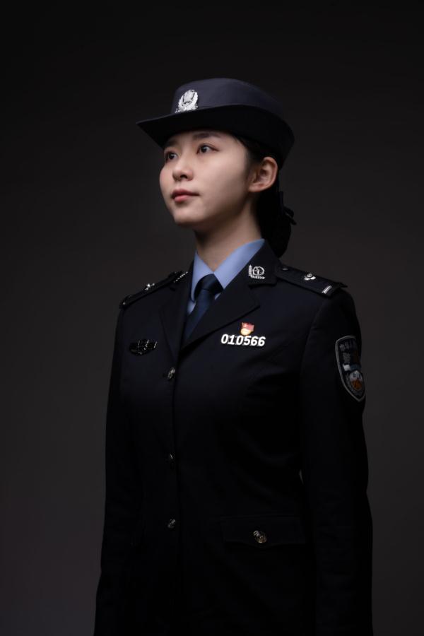 “单单看到你名字,我的泪水就噙满了双眼……” “单单看到你名字,我的泪水就噙满了双眼……”