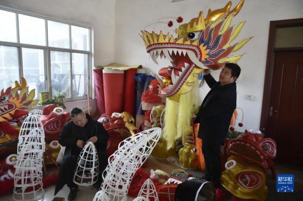 乡村行·看振兴｜传承非遗老手艺 打造产业富民村