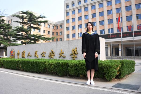 “单单看到你名字,我的泪水就噙满了双眼……” “单单看到你名字,我的泪水就噙满了双眼……”