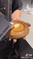 新疆小伙伴制作“馕拿铁” ?网友:这咖啡馕里馕气! 新疆小伙伴制作“馕拿铁” ?网友:这咖啡馕里馕气!