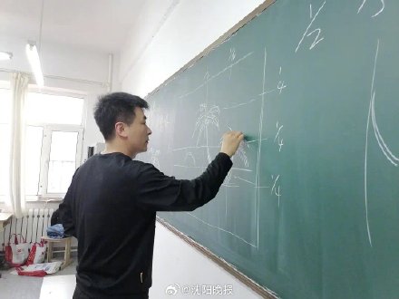 爷孙掉进冰窟窿,沈阳“热心市民张先生”成功施救 爷孙掉进冰窟窿,沈阳“热心市民张先生”成功施救
