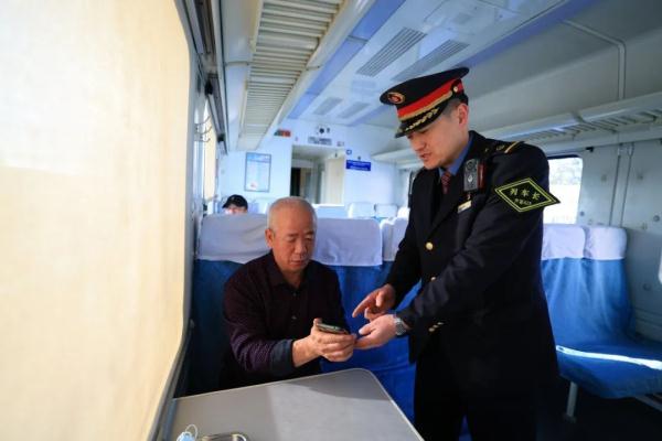 怎么走着走着……列车变了7个车次? 怎么走着走着……列车变了7个车次?