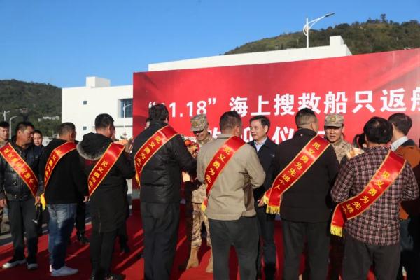 大海上救起21人！06803、07089，欢迎回家！