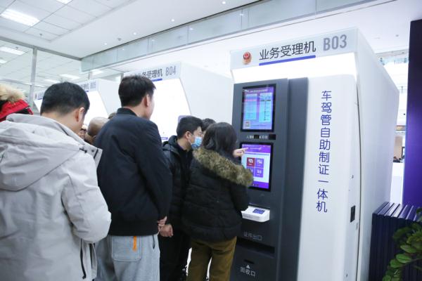 最快10分钟！太原首台驾驶证自助制证机正式启用