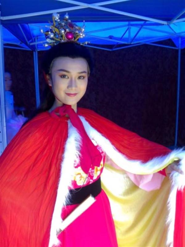 女演员“反串”小生17年,上升期为照顾父母退圈,如今在直播间“翻红” 女演员“反串”小生17年,上升期为照顾父母退圈,如今在直播间“翻红”