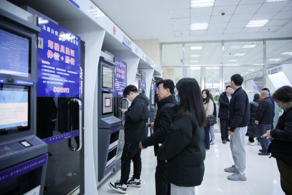 最快10分钟！太原首台驾驶证自助制证机正式启用