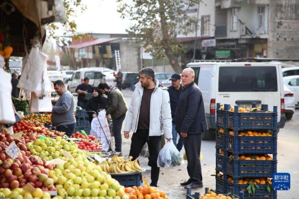 土耳其卡赫拉曼马拉什居民日常生活逐渐恢复 土耳其卡赫拉曼马拉什居民日常生活逐渐恢复