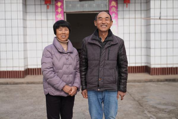 “信义老农”和他的“情义乡亲”：债户不跑不躲，债主不追不讨