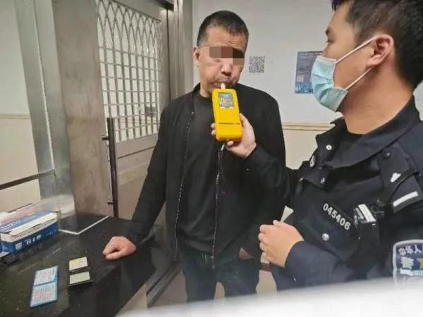 女友出门去见前夫，男子猛灌了8两白酒后做出傻事