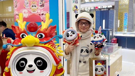 冰墩墩龙年新皮肤太有新年氛围了