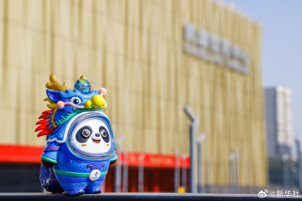 冰墩墩龙年新皮肤太有新年氛围了