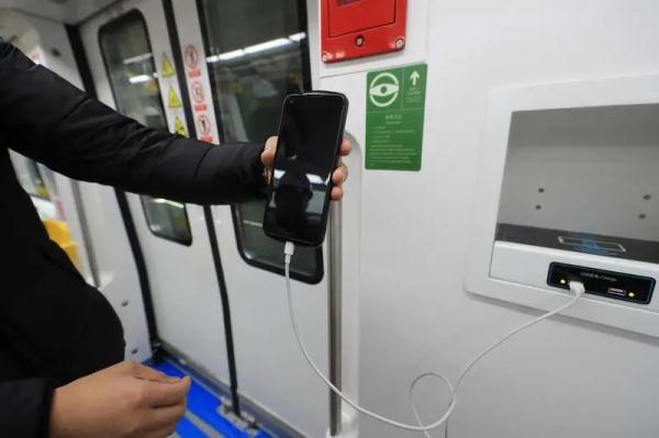 惊艳！西安地铁8号环线列车首次亮相