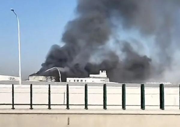 上海宝山一单位今晨突发火灾,现场浓烟滚滚!消防部门两度通报 上海宝山一单位今晨突发火灾,现场浓烟滚滚!消防部门两度通报