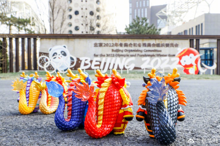 冰墩墩龙年新皮肤太有新年氛围了