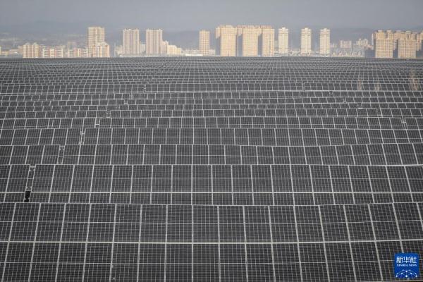 昔日沙砾漫天 如今变身新能源产业基地