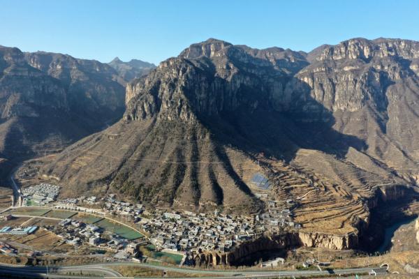 太行山下虹霓村 太行山下虹霓村