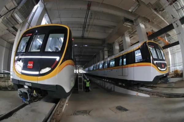 惊艳！西安地铁8号环线列车首次亮相