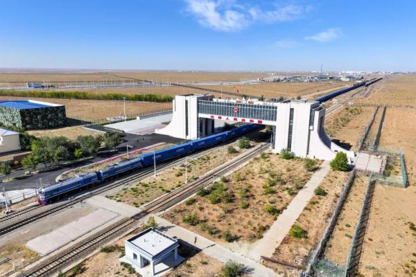 内蒙古陆路口岸年总货运量首破1亿吨 刷新中国沿边省区陆路口岸年总货运量纪录 内蒙古陆路口岸年总货运量首破1亿吨 刷新中国沿边省区陆路口岸年总货运量纪录