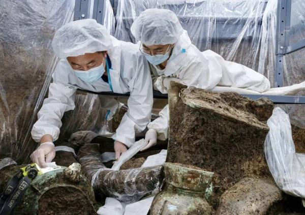 三星堆遗址6个祭祀坑埋藏于商末周初，距今约3100到3000年
