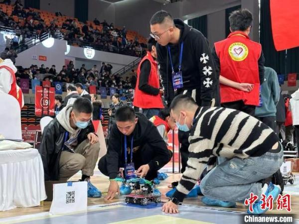 全国228所高校工程技术人才在长春比拼创新能力 全国228所高校工程技术人才在长春比拼创新能力