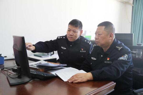 救鸟、护林、防火......这个警察很特别