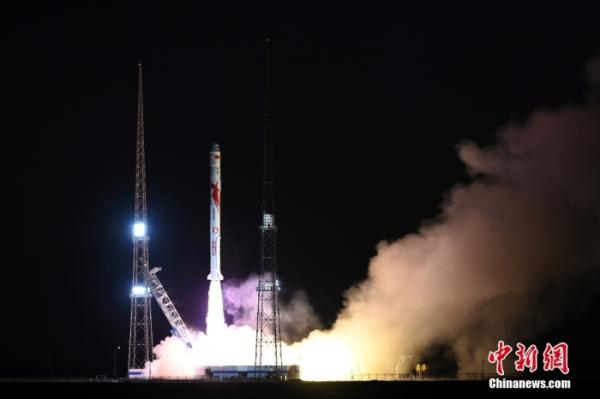 中国成功发射一箭三星 朱雀二号火箭首次实现商业化交付