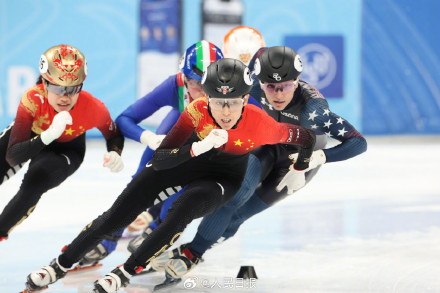 短道速滑世界杯北京站：范可新王晔分别获女子500米银铜牌