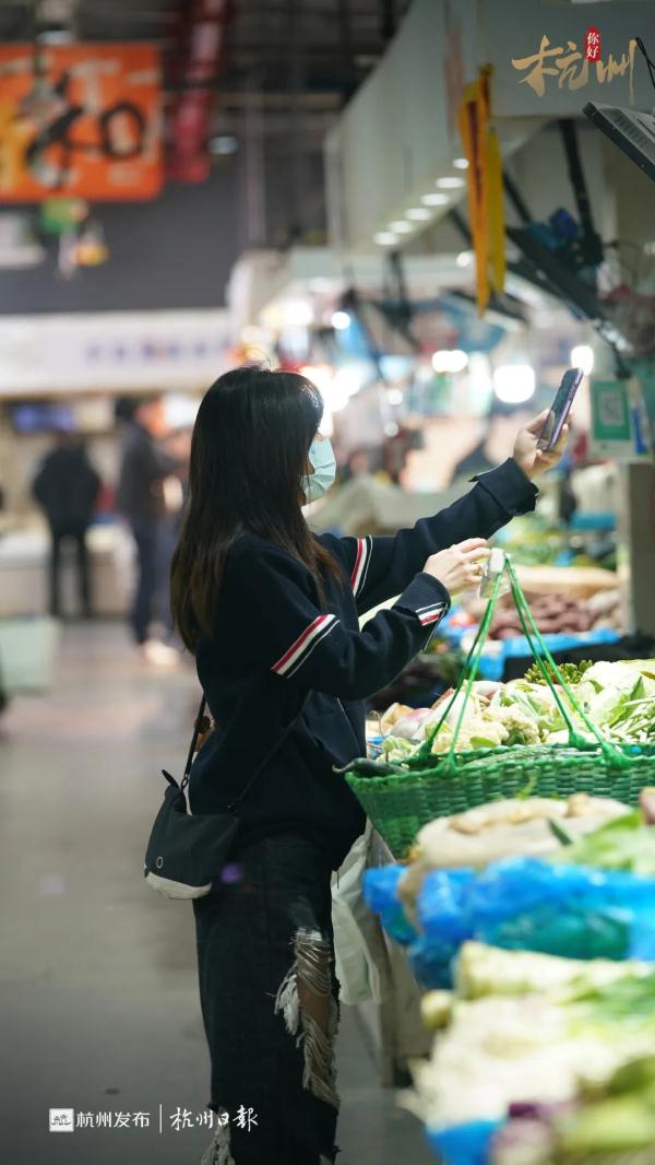 90后00后突然涌入！杭州小情侣惊喜发现：才花了50块钱...