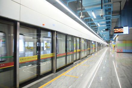 广州地铁内禁用电子设备外放声音