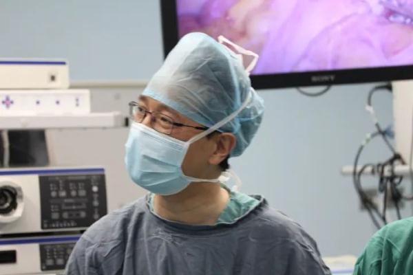 老公胃癌晚期，老婆要卖房治疗，医生劝她冷静