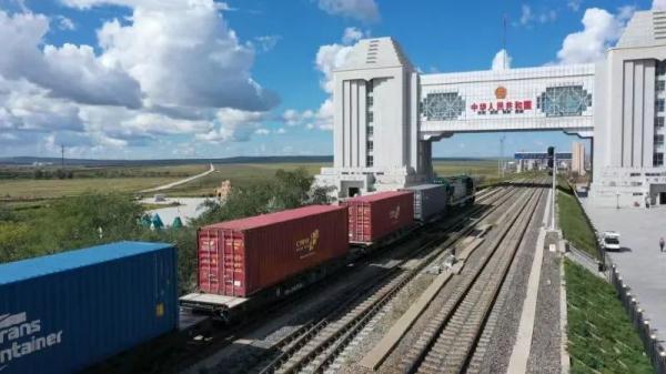 内蒙古陆路口岸年总货运量首破1亿吨 刷新中国沿边省区陆路口岸年总货运量纪录 内蒙古陆路口岸年总货运量首破1亿吨 刷新中国沿边省区陆路口岸年总货运量纪录