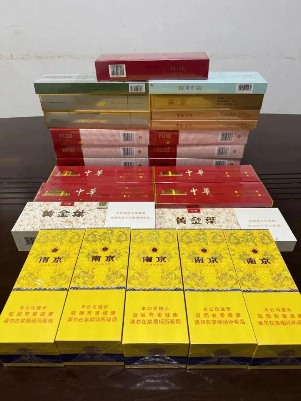 大胆毛贼，“凿壁偷烟”！