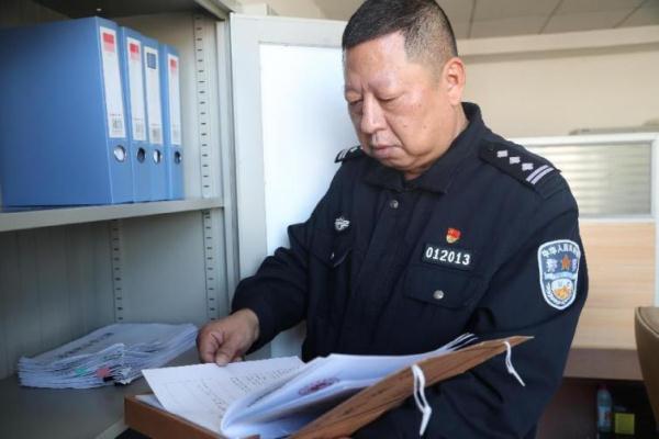 救鸟、护林、防火......这个警察很特别