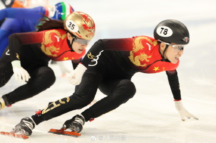 短道速滑世界杯北京站：范可新王晔分别获女子500米银铜牌