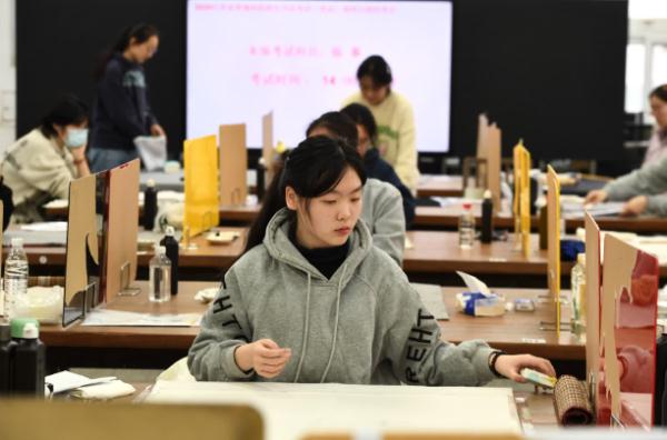 江苏首场书法省统考开考 “王羲之书法大字典”成临摹考题 江苏首场书法省统考开考 “王羲之书法大字典”成临摹考题