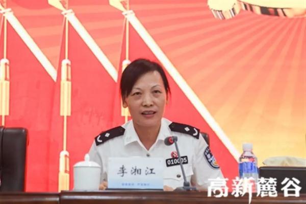 官员“全家腐”被点名,哭诉“失去做爷爷的资格” 官员“全家腐”被点名,哭诉“失去做爷爷的资格”