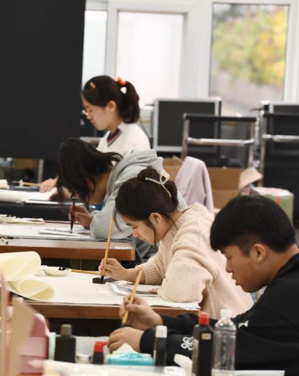江苏首场书法省统考开考 “王羲之书法大字典”成临摹考题 江苏首场书法省统考开考 “王羲之书法大字典”成临摹考题